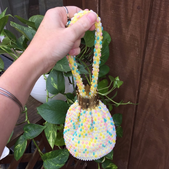 Vintage Handbags - CUTEST LITTLE VINTAGE PURSE